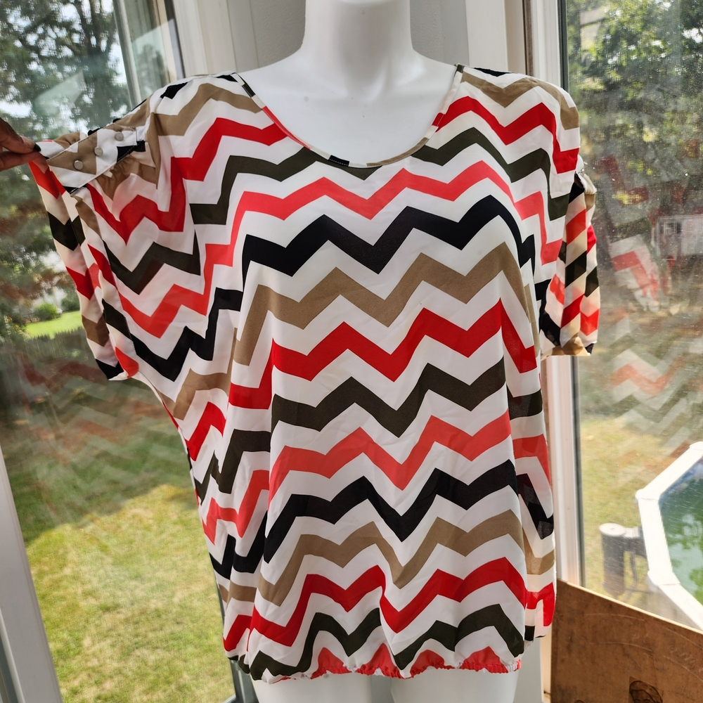 Chevron Patterned Short Sleeve Batwing Top